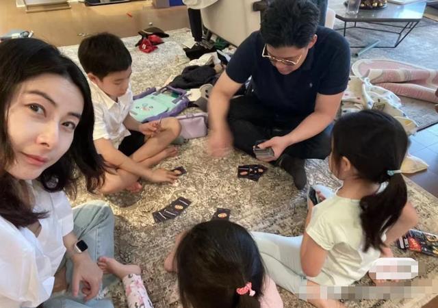 李嘉诚把孙女藏了24年，郭晶晶却天天晒娃，这就是霍家厉害之处