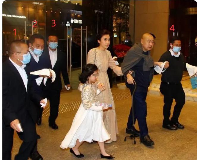 李嘉诚把孙女藏了24年，郭晶晶却天天晒娃，这就是霍家厉害之处