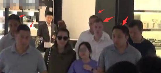 李嘉诚把孙女藏了24年，郭晶晶却天天晒娃，这就是霍家厉害之处