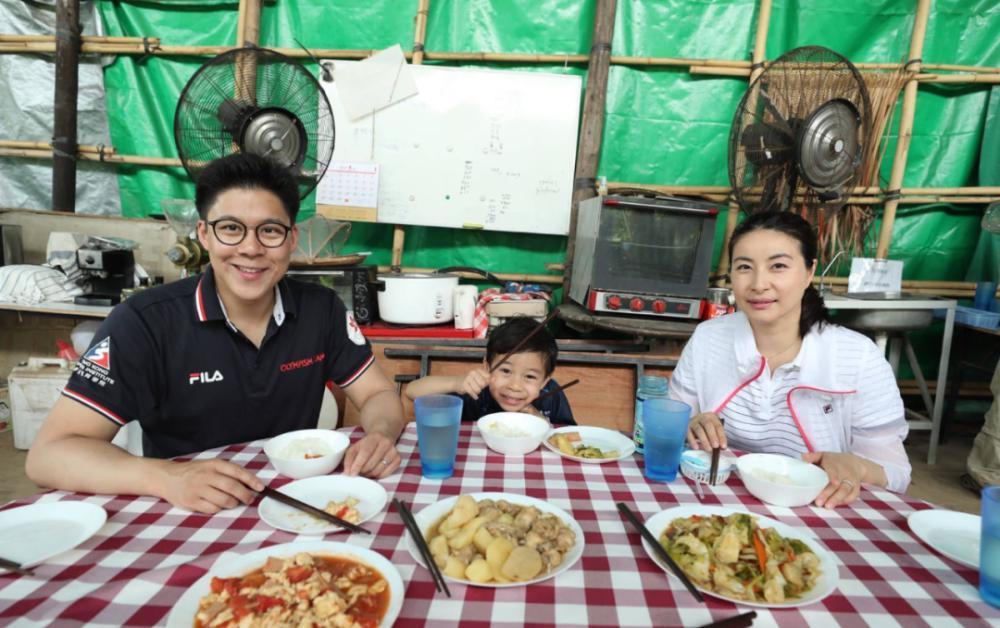 李嘉诚把孙女藏了24年，郭晶晶却天天晒娃，这就是霍家厉害之处