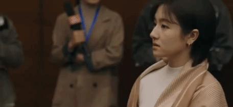 认真的吗？这俩年龄差这么多，她怎么看上他了？