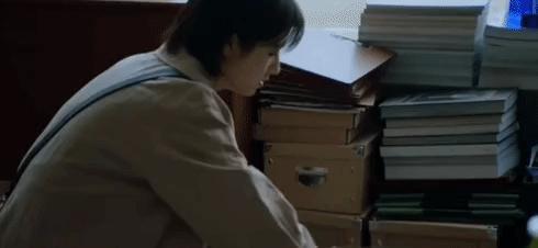 认真的吗？这俩年龄差这么多，她怎么看上他了？