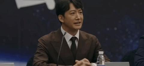认真的吗？这俩年龄差这么多，她怎么看上他了？