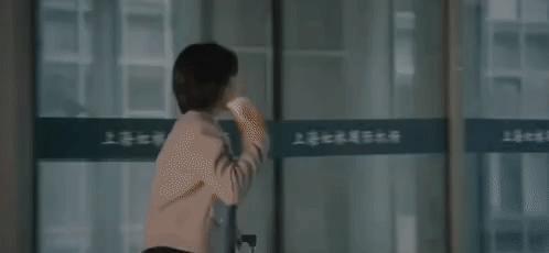 认真的吗？这俩年龄差这么多，她怎么看上他了？