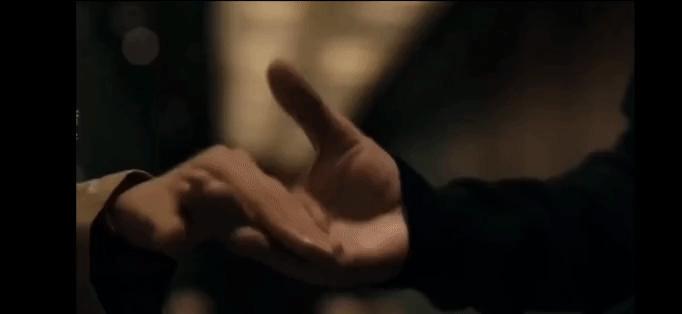 认真的吗？这俩年龄差这么多，她怎么看上他了？