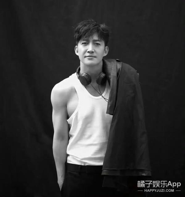 认真的吗？这俩年龄差这么多，她怎么看上他了？