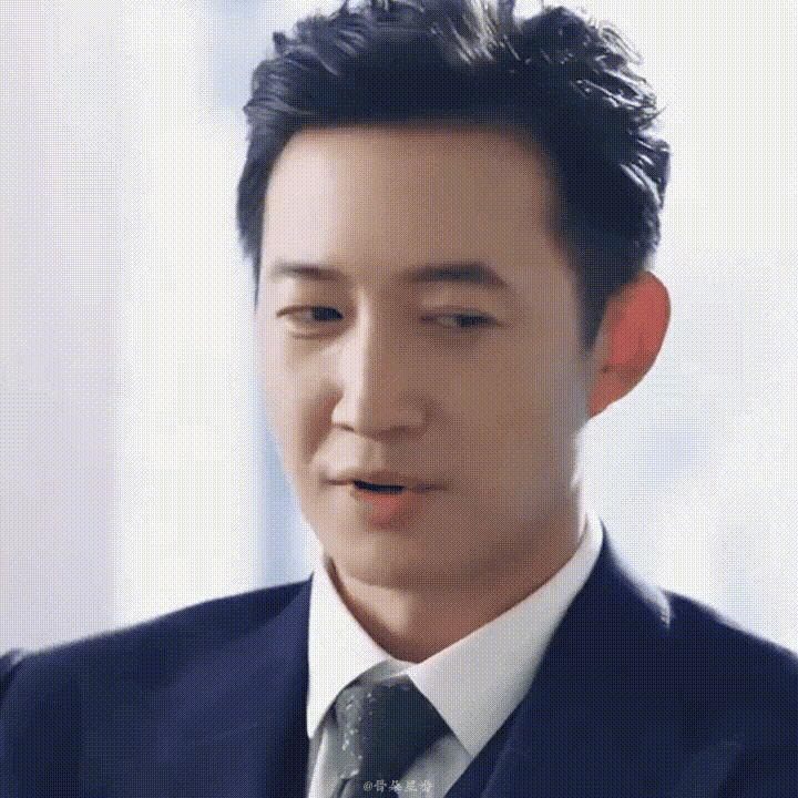 认真的吗？这俩年龄差这么多，她怎么看上他了？