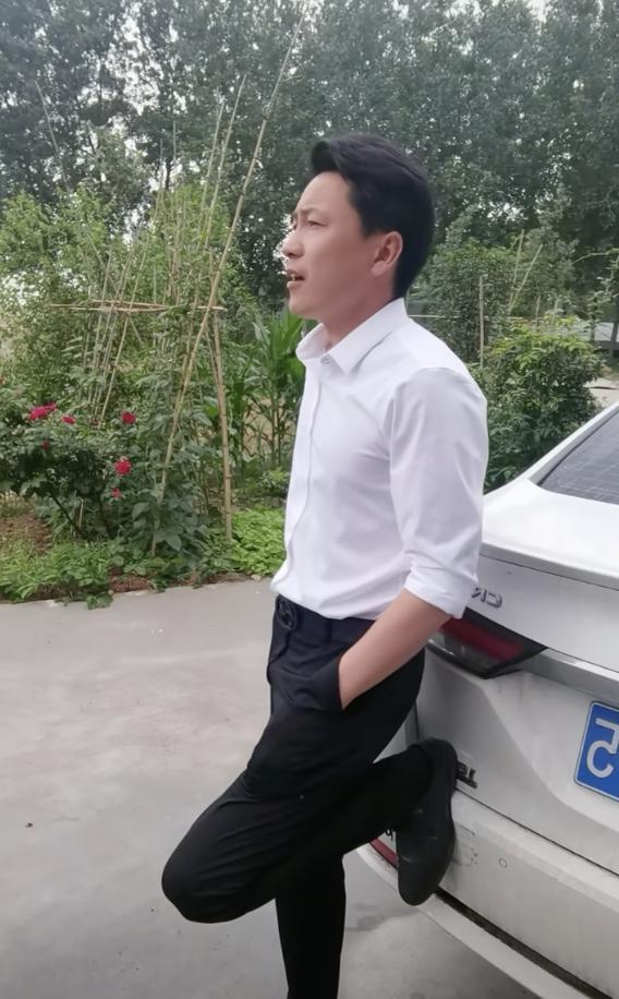 退休大姨的梦中情人“秀才”，开始偷年轻人的心了。