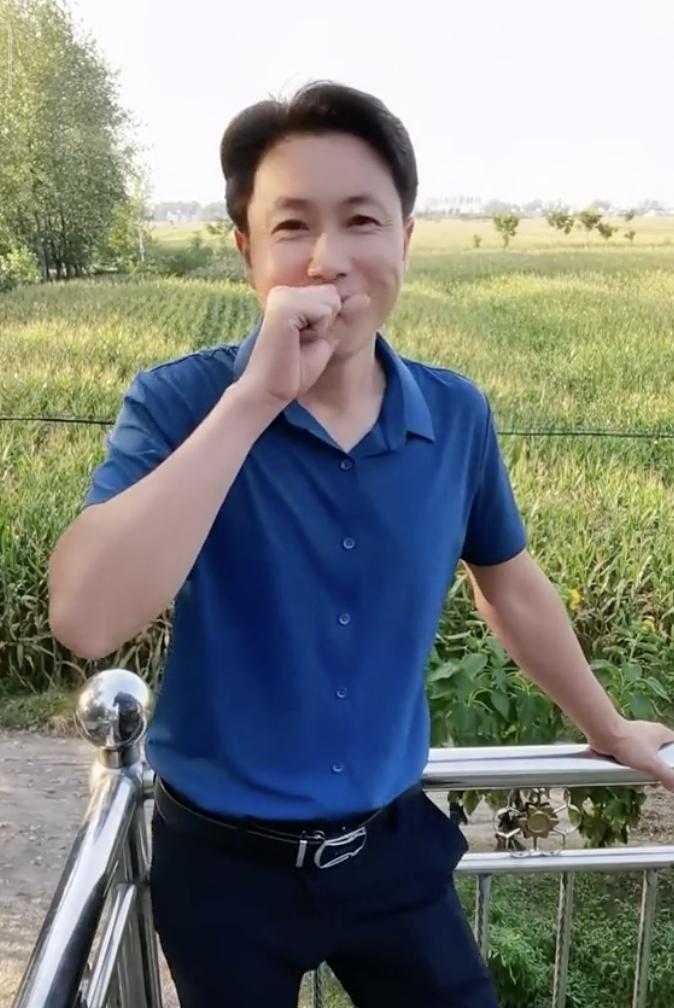 退休大姨的梦中情人“秀才”，开始偷年轻人的心了。