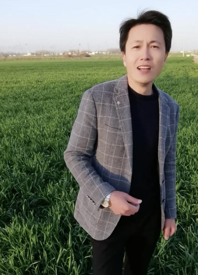 退休大姨的梦中情人“秀才”，开始偷年轻人的心了。