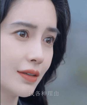 离开黄晓明一年多，baby穿山寨礼服出圈，处境尴尬资源降级明显