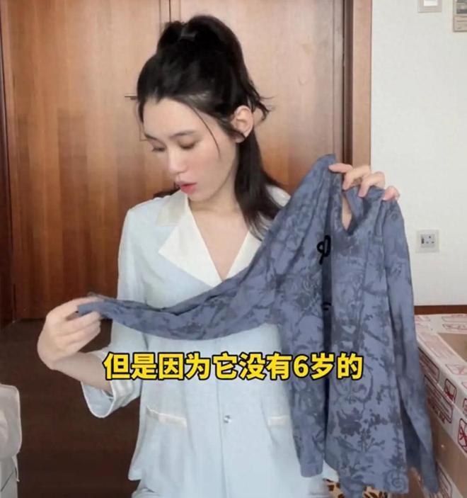 奚梦瑶上课带娃两不误，3岁何广燊和妹妹同框，兄妹俩好乖好可爱
