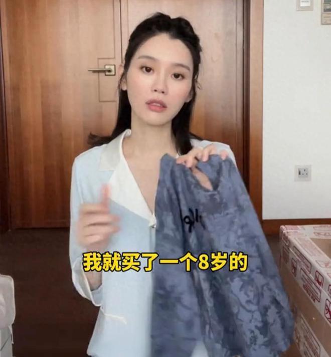 奚梦瑶上课带娃两不误，3岁何广燊和妹妹同框，兄妹俩好乖好可爱