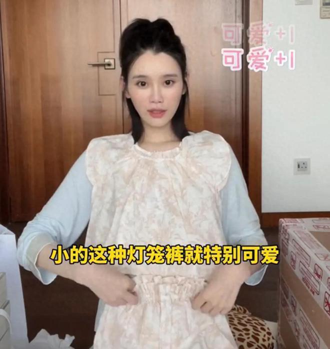 奚梦瑶上课带娃两不误，3岁何广燊和妹妹同框，兄妹俩好乖好可爱