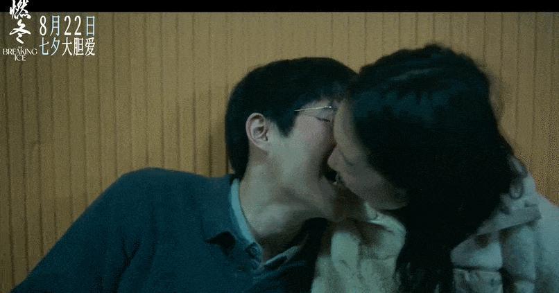 这顶流三角恋，被全网骂惨了