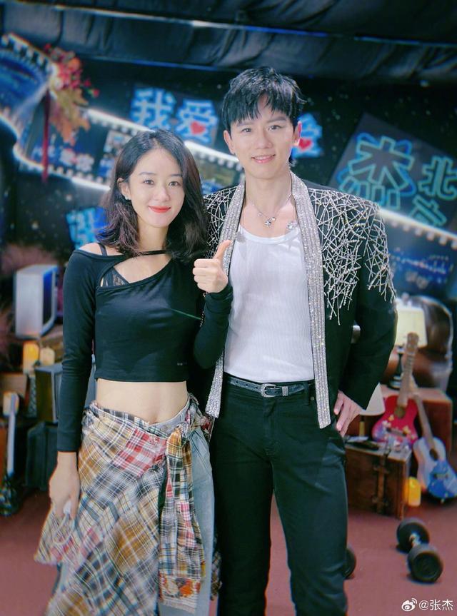 张杰鸟巢演唱会完美收官 晒与姚晨赵丽颖杨迪等合影