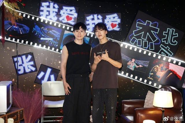 张杰鸟巢演唱会完美收官 晒与姚晨赵丽颖杨迪等合影
