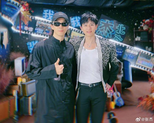 张杰鸟巢演唱会完美收官 晒与姚晨赵丽颖杨迪等合影