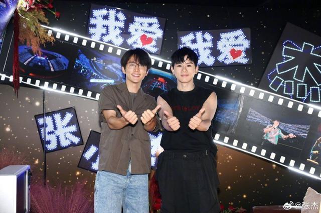 张杰鸟巢演唱会完美收官 晒与姚晨赵丽颖杨迪等合影