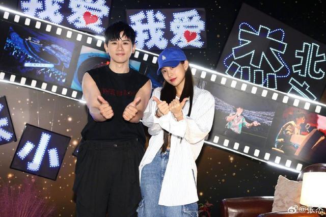 张杰鸟巢演唱会完美收官 晒与姚晨赵丽颖杨迪等合影