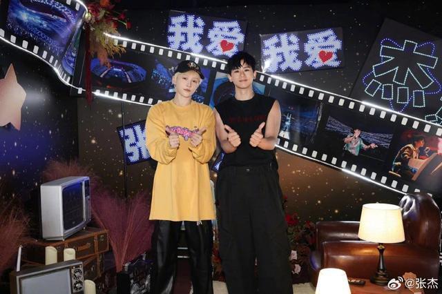 张杰鸟巢演唱会完美收官 晒与姚晨赵丽颖杨迪等合影
