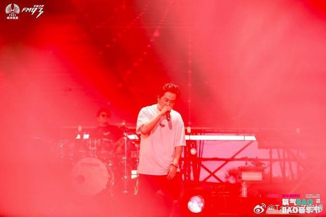 Tangoz风波后首次露面演出 被赞依旧最具诚意最真实