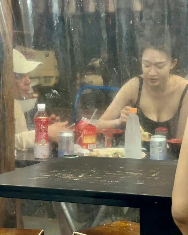 汪小菲疑又交台湾女友！和辣妹亲密吃台北路边摊