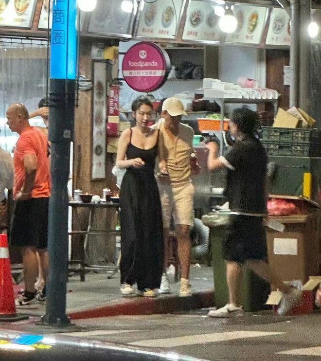 汪小菲疑又交台湾女友！和辣妹亲密吃台北路边摊