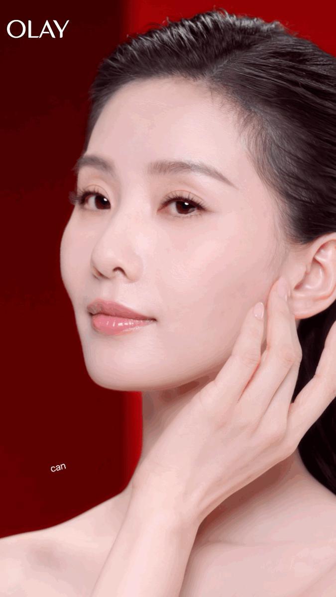 36岁刘诗诗广告状态引争议，生图眼窝凹陷瘦脱相