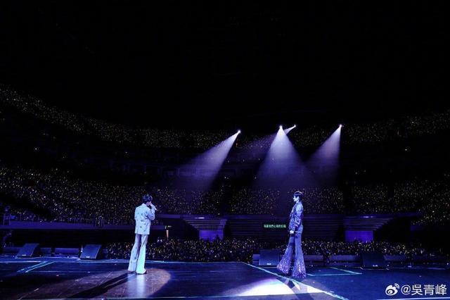 吴青峰晒与李宇春合照 发长文讲述当演唱会嘉宾感受