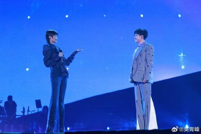 吴青峰晒与李宇春合照 发长文讲述当演唱会嘉宾感受