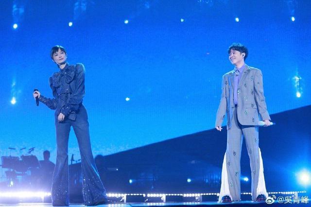 吴青峰晒与李宇春合照 发长文讲述当演唱会嘉宾感受