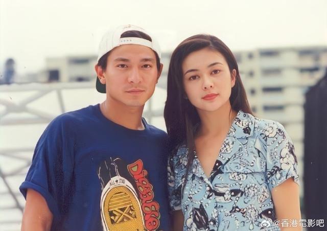 刘德华跨界办艺术展 好友关之琳现身捧场