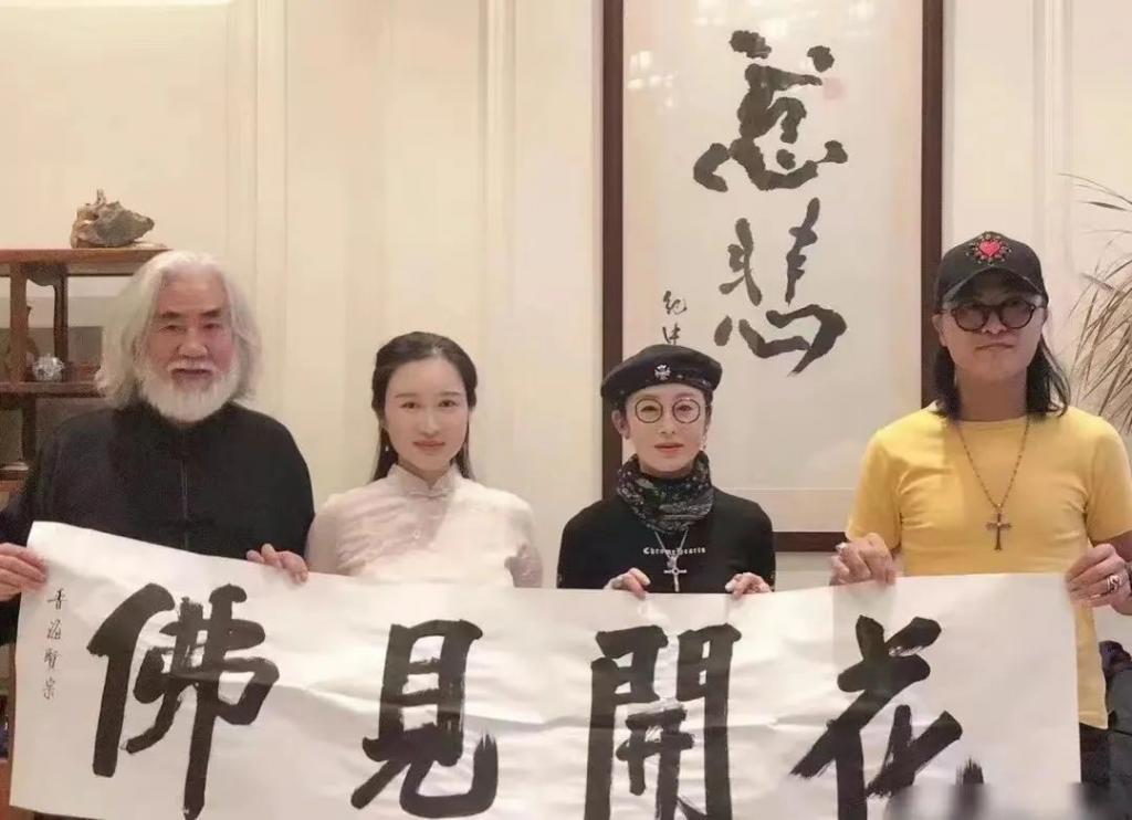 55岁张敏近照曝光，被指只有70多斤，与男友定居泰国