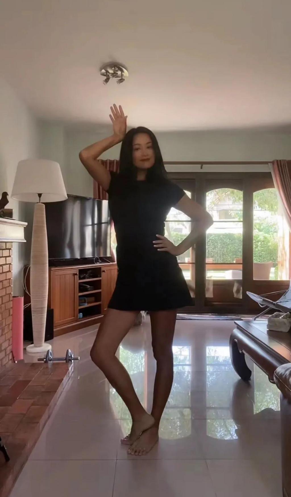 55岁张敏近照曝光，被指只有70多斤，与男友定居泰国