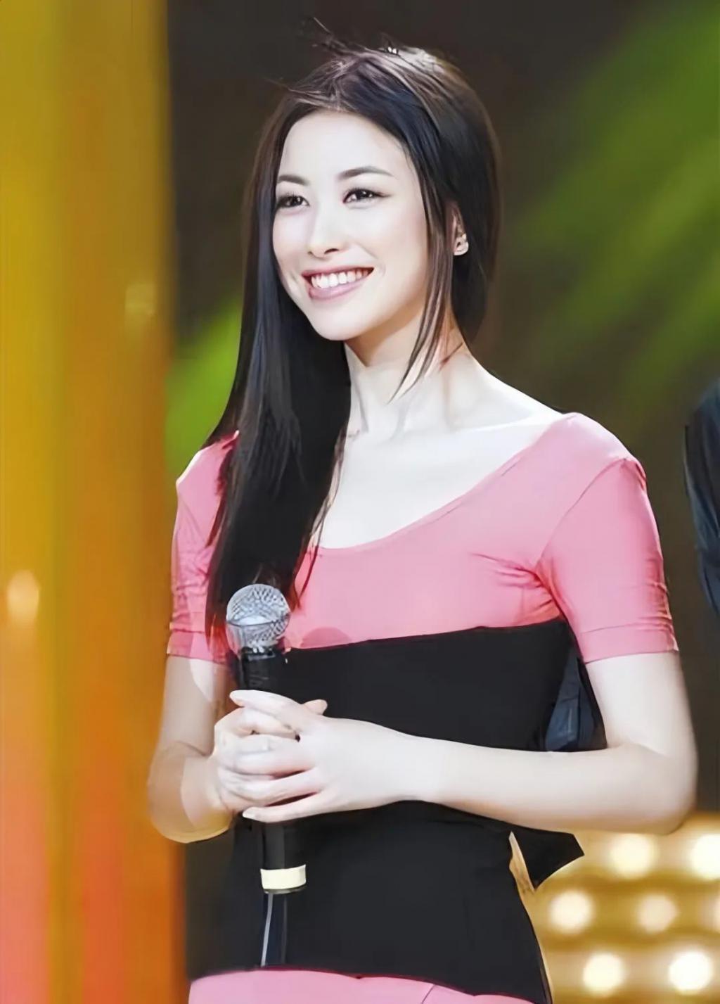 没非过也没丑过，朱珠的美貌和品位太能打了