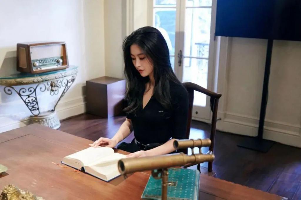 没非过也没丑过，朱珠的美貌和品位太能打了