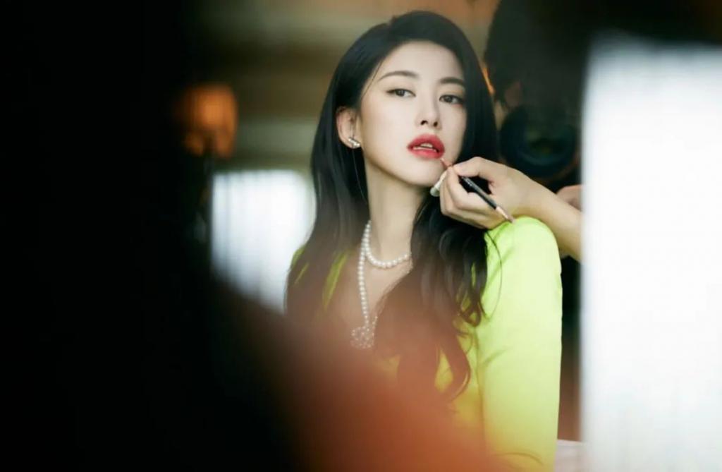 没非过也没丑过，朱珠的美貌和品位太能打了