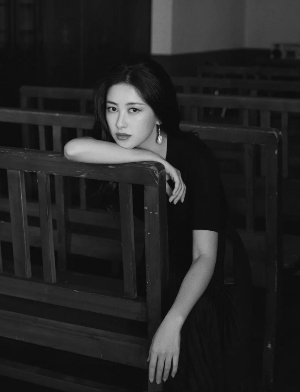 没非过也没丑过，朱珠的美貌和品位太能打了