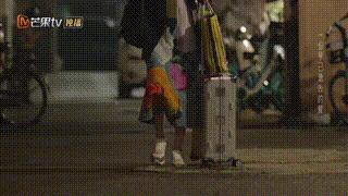 腔调，是都市女人给自己画的饼