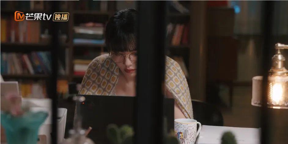 腔调，是都市女人给自己画的饼