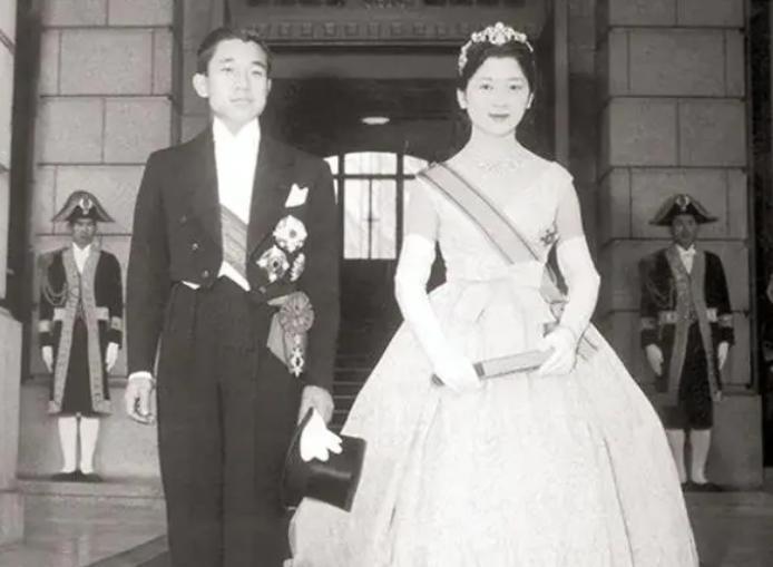 妈呀！刚办完婚礼就患抑郁症，还被逼着生孩子…