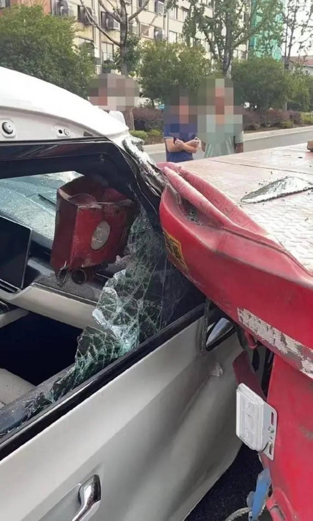 沃尔沃，找到了高端 MPV 的决胜点