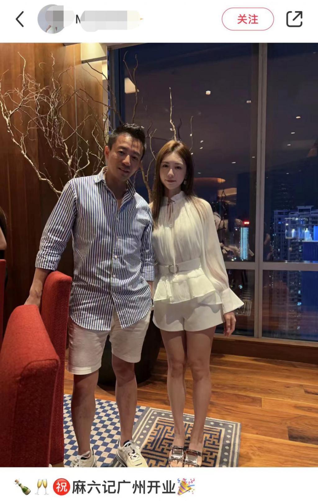 汪小菲和富婆合影，手肘放其胸前被指不妥，女方似林志玲