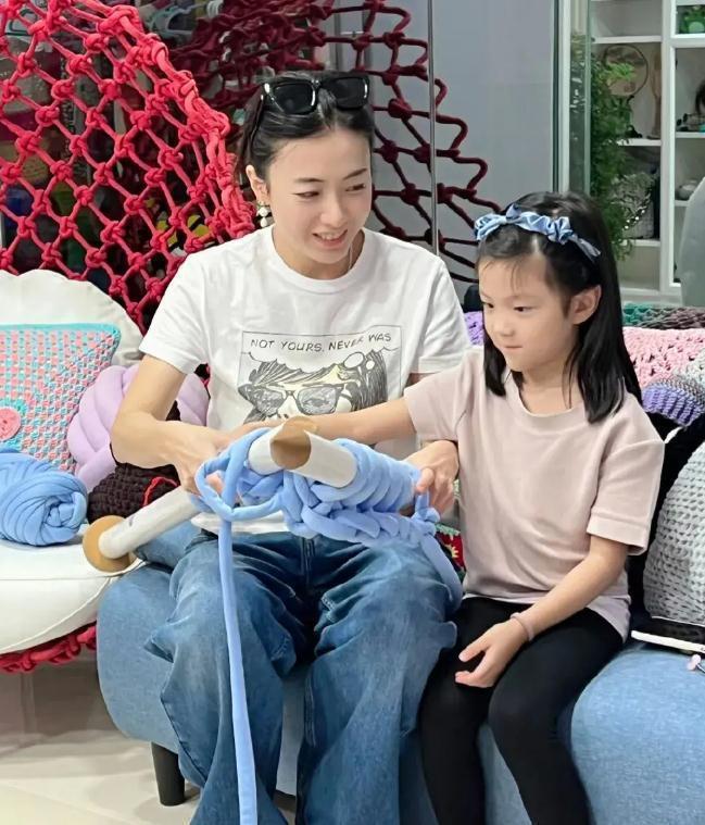 香港富豪刘銮雄女儿获芭蕾舞金奖，获父亲数亿元奖励金支持