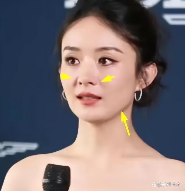 赵丽颖张杰合影遭群嘲，露脐装穿搭显土气，美颜遮不住疲惫