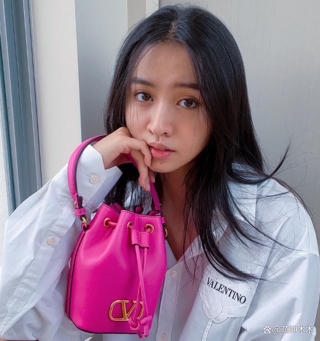 木村光希硬照翻车，发型贴头皮妆感显脏，鼻环透视装一言难尽