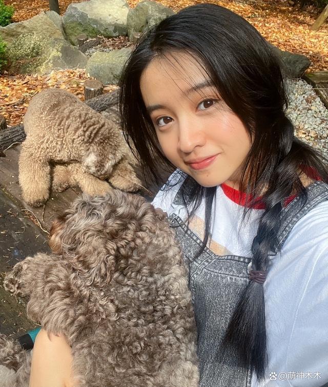 木村光希硬照翻车，发型贴头皮妆感显脏，鼻环透视装一言难尽