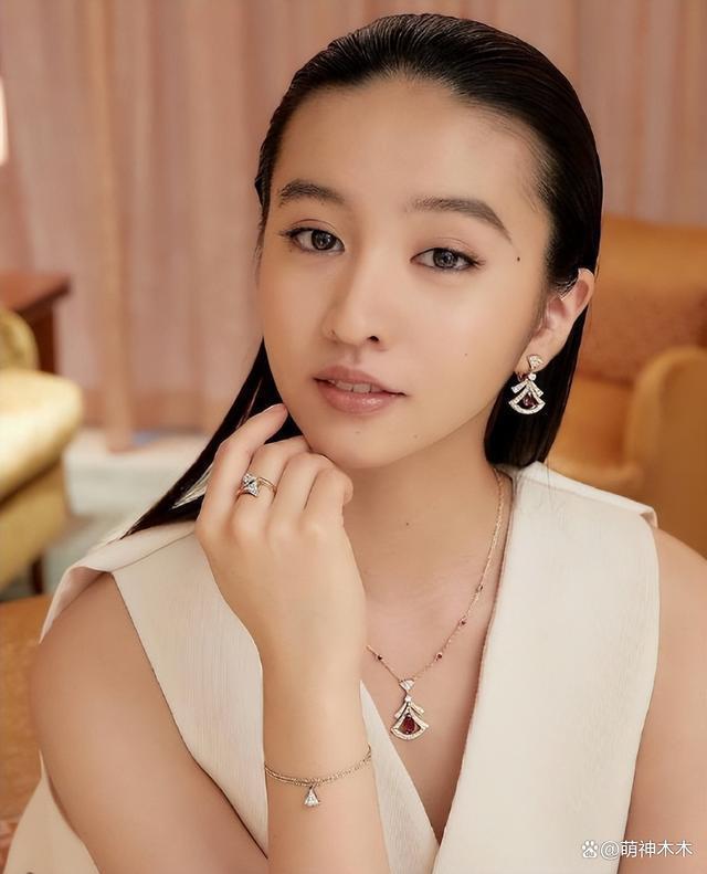 木村光希硬照翻车，发型贴头皮妆感显脏，鼻环透视装一言难尽