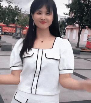 又土又甜的直男收割机，居然是中年人自己的易梦玲？